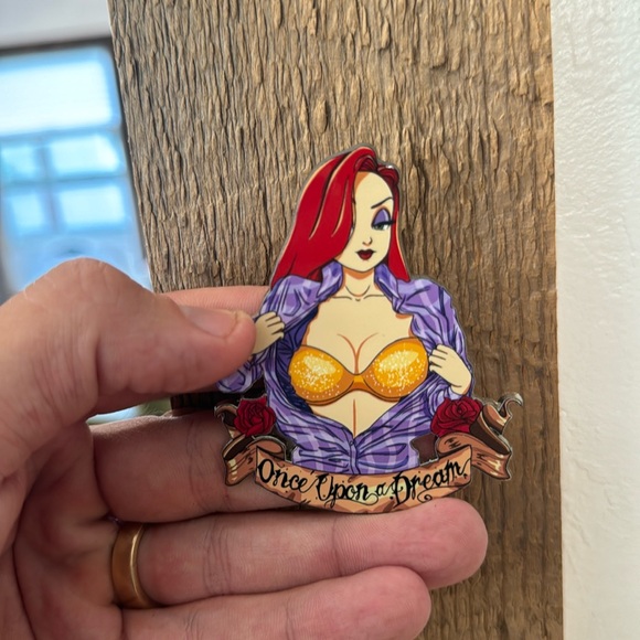Jessica Rabbit “Once Upon a Dream” LE 88 Fantasy Jumbo pin - Picture 1 of 6